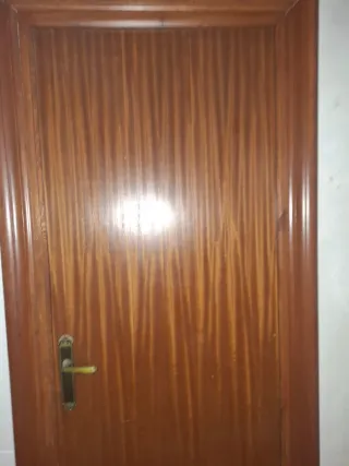 5 Puertas Madera incluye marco y manivela