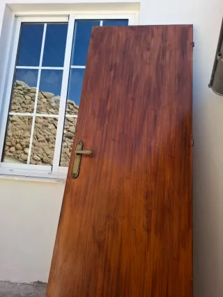 5 Puertas Madera incluye marco y manivela