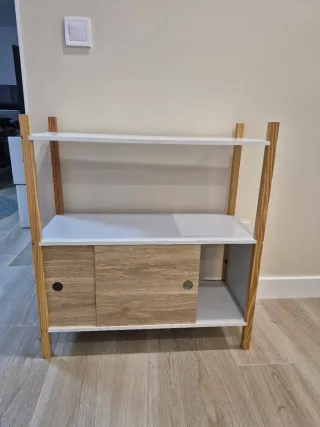 Estantería de madera y blanca