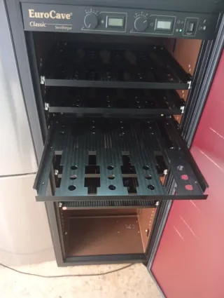 Vinoteca EuroCave S144B Roja