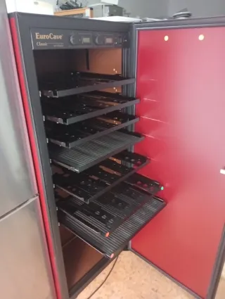 Vinoteca EuroCave S144B Roja