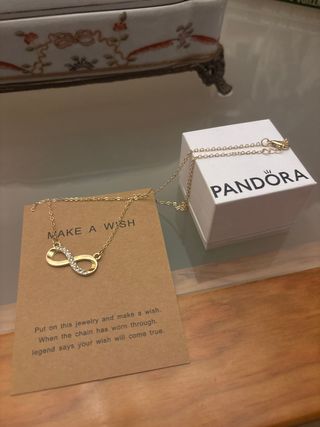 Colar Infinito Dourado com Cristais