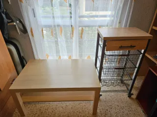 Mesa auxiliar de salón de madera