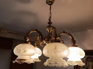 Lámpara de araña vintage dorada