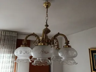 Lámpara de araña vintage dorada