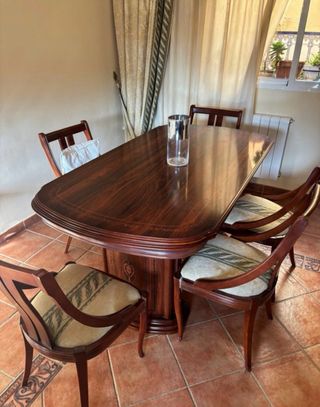 Mesa de comedor y 6 sillas