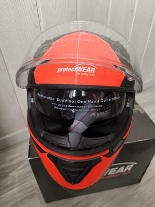 Casco de moto Protectwear naranja y negro
