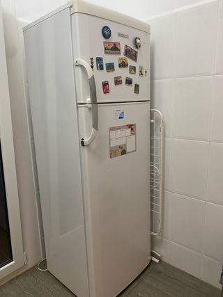 Nevera Beko blanca