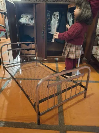 ORIGINAL Cama Antigua para Muñecas