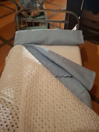 ORIGINAL Cama Antigua para Muñecas