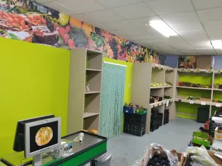 Traspaso tienda frutería o vendo muebles