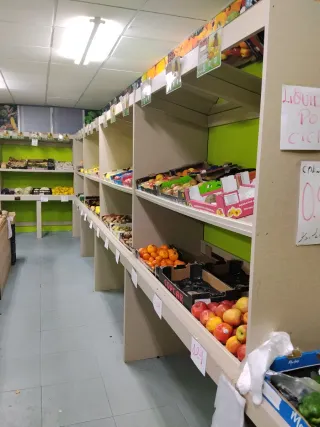 Traspaso tienda frutería o vendo muebles