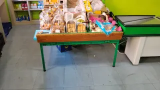 Traspaso tienda frutería o vendo muebles