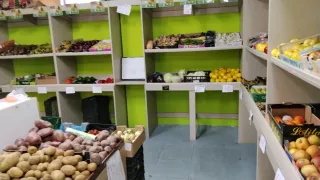 Traspaso tienda frutería o vendo muebles