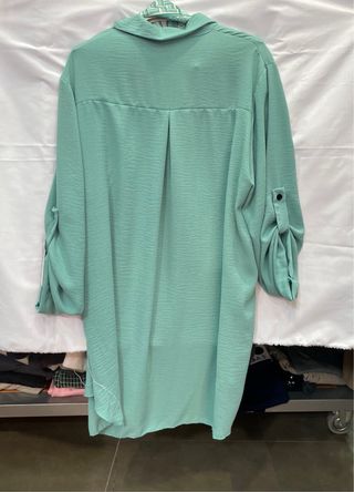 Blusa larga tipo camisa con pañuelo