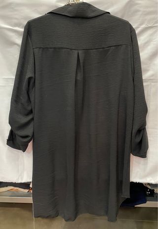 Blusa larga tipo camisa con pañuelo