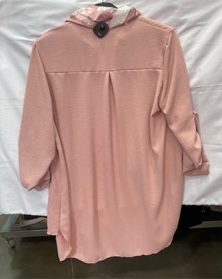 Blusa larga tipo camisa con pañuelo