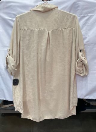 Blusa larga tipo camisa con pañuelo