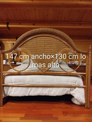 Cómoda de mimbre . Dos mesitas  Cabezal  Espejo