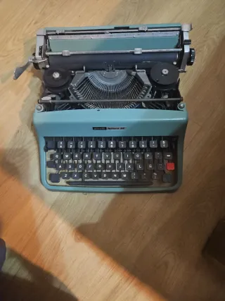 Máquina de escribir Olivetti Lettera 32