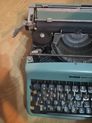 Máquina de escribir Olivetti Lettera 32