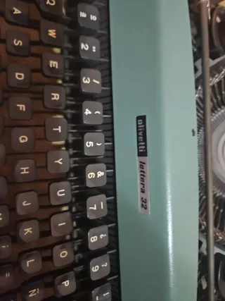 Máquina de escribir Olivetti Lettera 32