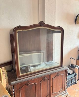 Vitrina de madera y cristal para restaurar