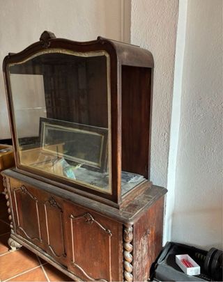 Vitrina de madera y cristal para restaurar