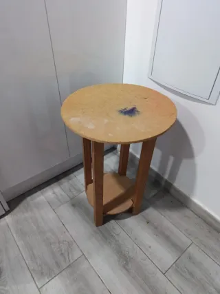 Mesa auxiliar redonda de madera