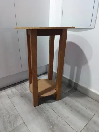 Mesa auxiliar redonda de madera