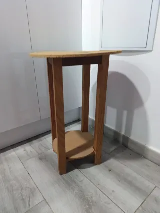 Mesa auxiliar redonda de madera