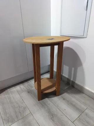 Mesa auxiliar redonda de madera