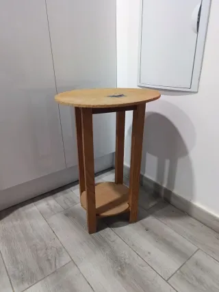 Mesa auxiliar redonda de madera
