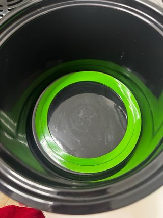 Olla freidora eléctrica negra y verde