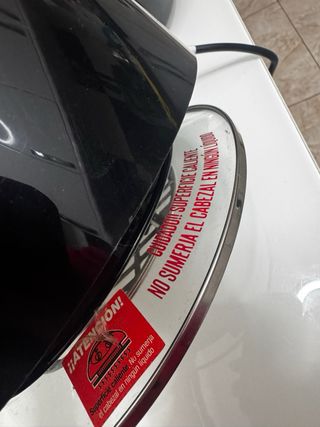 Olla freidora eléctrica negra y verde