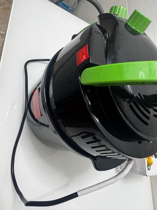 Olla freidora eléctrica negra y verde