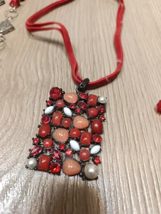 Conjunto bisutería artesanal piedras rojas