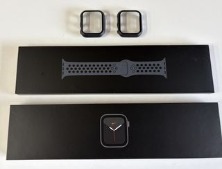 Apple Watch Nike SE 44mm GPS Cinza Espacial