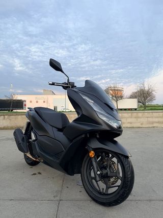 Honda PCX 125 Negra (Único Propietario)