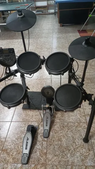 Batería Electrónica Alesis