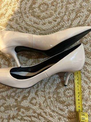 Zapatos Zara Talla 38 color blanco roto, Tacón 5cm