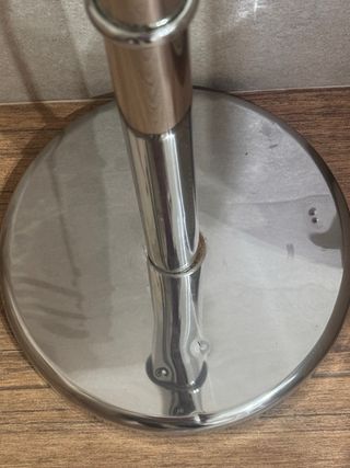 Toallero de pie metálico plateado
