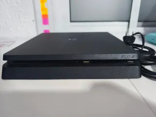 PS4 + 5 Juegos + mando (no original)