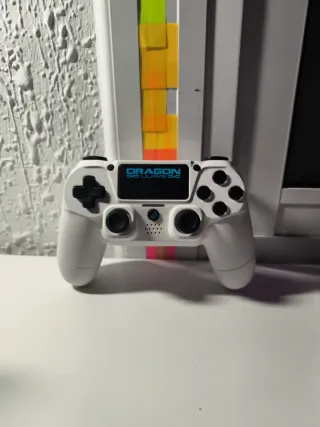 PS4 + 5 Juegos + mando (no original)