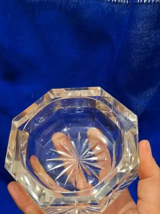 Cuenco de cristal octogonal tallado