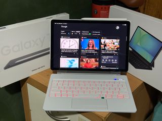 Samsung Galaxy Tab S10 FE + Teclado Magic Keyboard