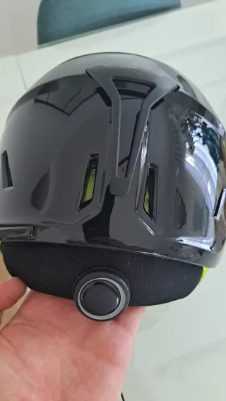 Casco de esquí con visera