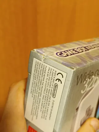 Game Boy Advance con caja