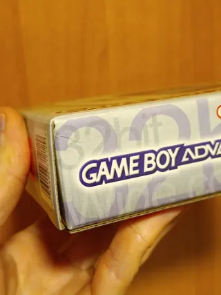 Game Boy Advance con caja