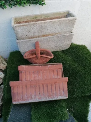 Jardineras de piedra y terracota
